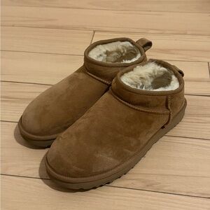 Uggs classic ultra mini size 9/EU 40.